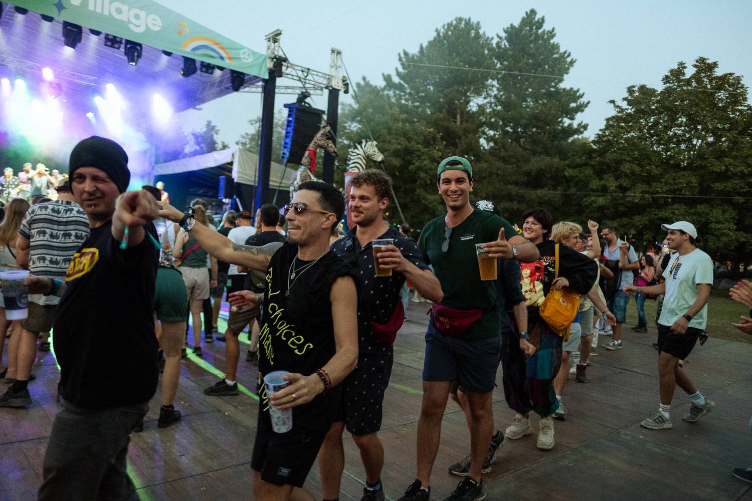 Macklemore obdivoval na Szigetu krásné ženy, zpěvačka Amyl and the Sniffers plivala na pódiu a Lorde zklamala