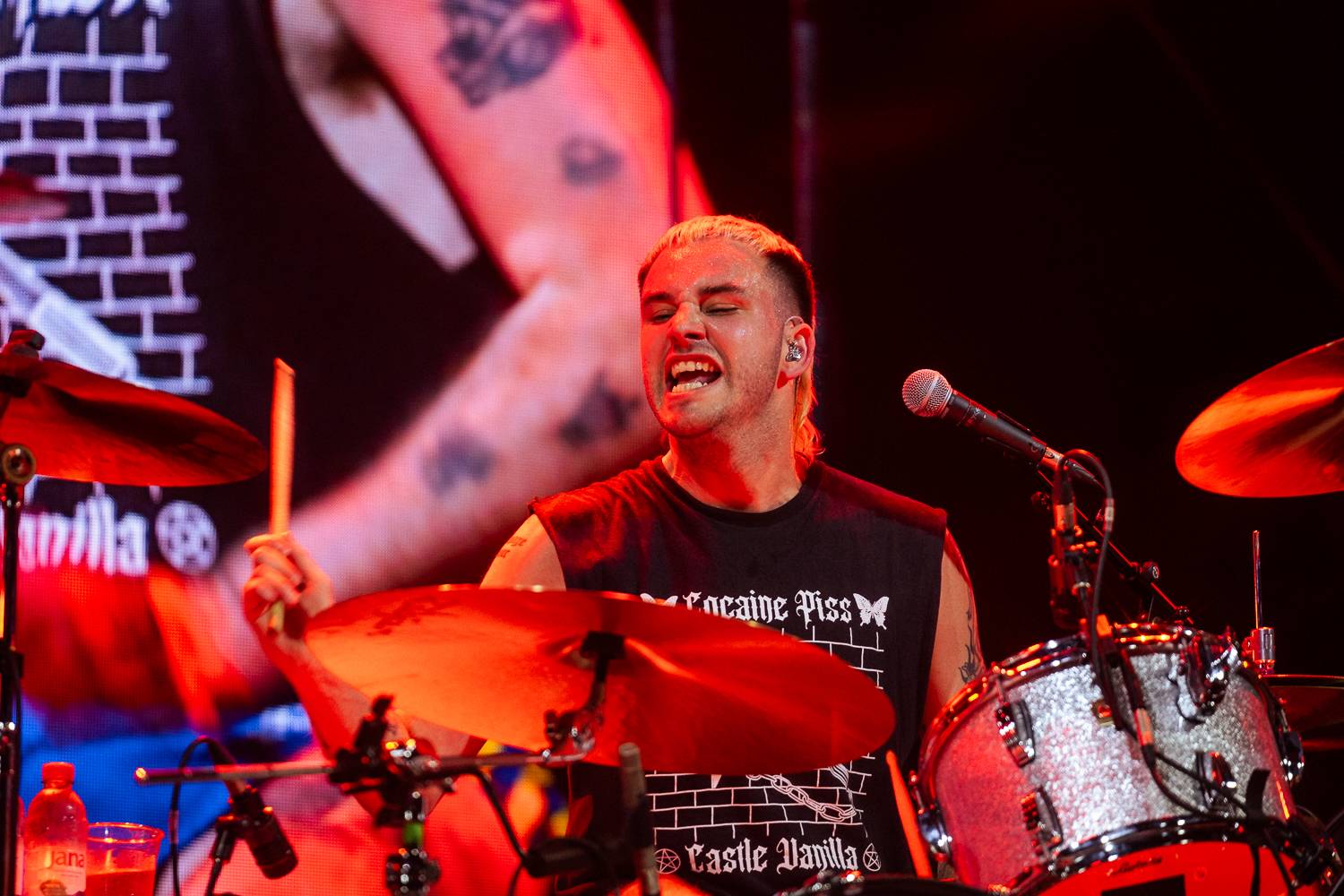 Macklemore obdivoval na Szigetu krásné ženy, zpěvačka Amyl and the Sniffers plivala na pódiu a Lorde zklamala