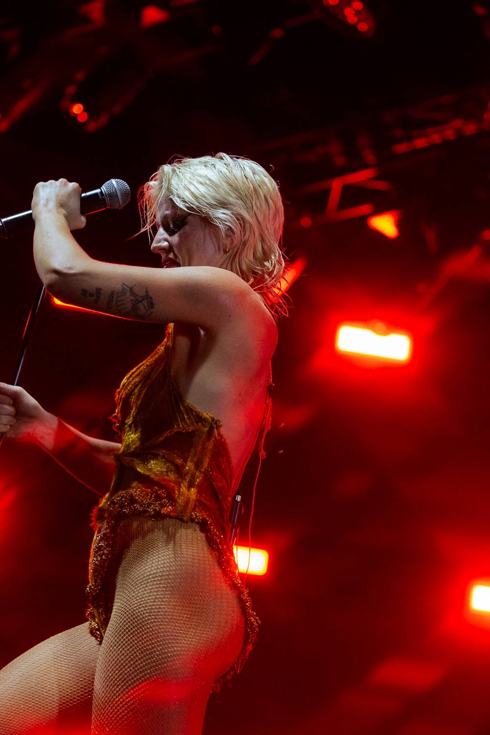 Macklemore obdivoval na Szigetu krásné ženy, zpěvačka Amyl and the Sniffers plivala na pódiu a Lorde zklamala