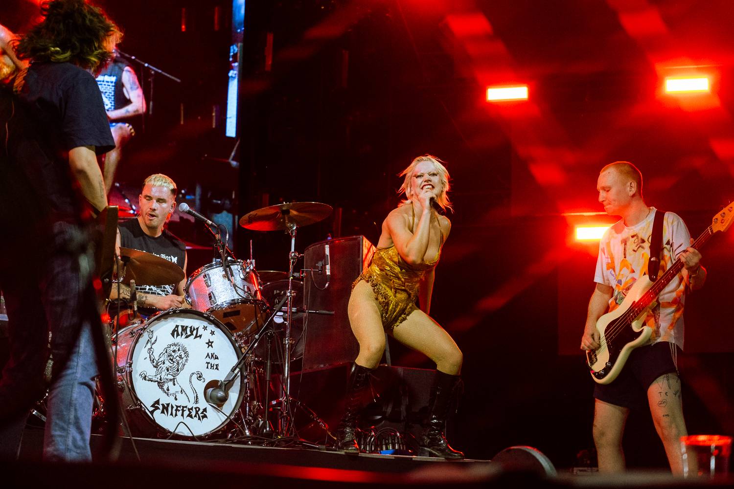 Macklemore obdivoval na Szigetu krásné ženy, zpěvačka Amyl and the Sniffers plivala na pódiu a Lorde zklamala