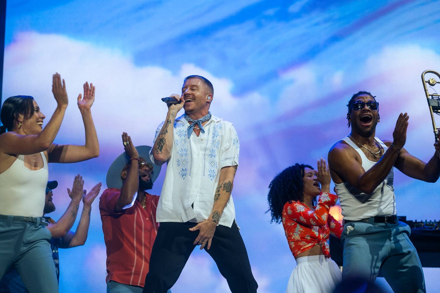 Macklemore obdivoval na Szigetu krásné ženy, zpěvačka Amyl and the Sniffers plivala na pódiu a Lorde zklamala
