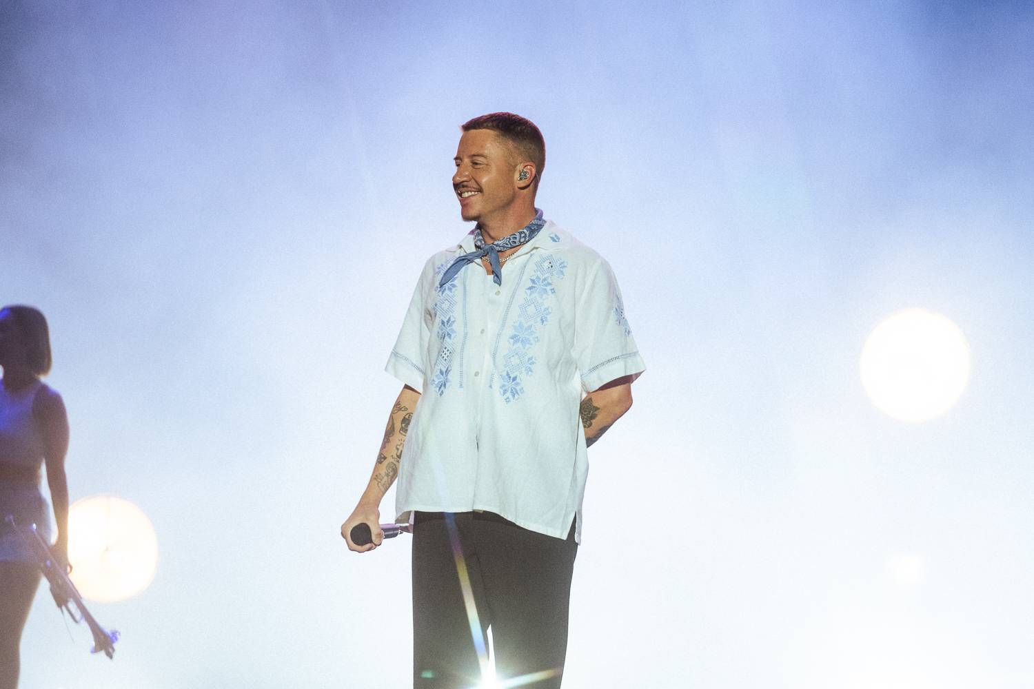 Macklemore obdivoval na Szigetu krásné ženy, zpěvačka Amyl and the Sniffers plivala na pódiu a Lorde zklamala