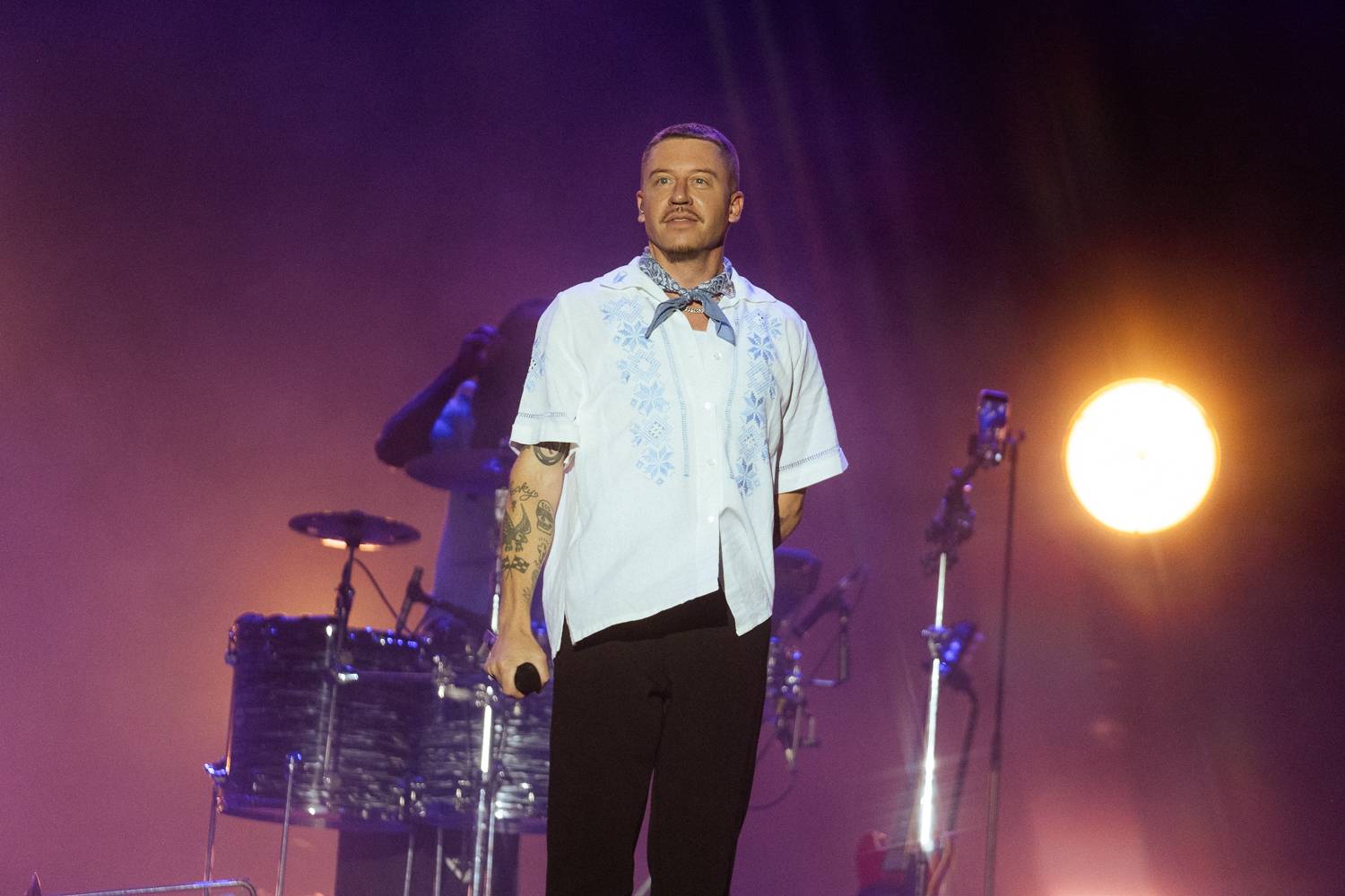 Macklemore obdivoval na Szigetu krásné ženy, zpěvačka Amyl and the Sniffers plivala na pódiu a Lorde zklamala