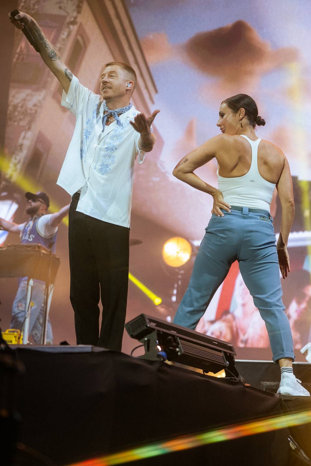 Macklemore obdivoval na Szigetu krásné ženy, zpěvačka Amyl and the Sniffers plivala na pódiu a Lorde zklamala