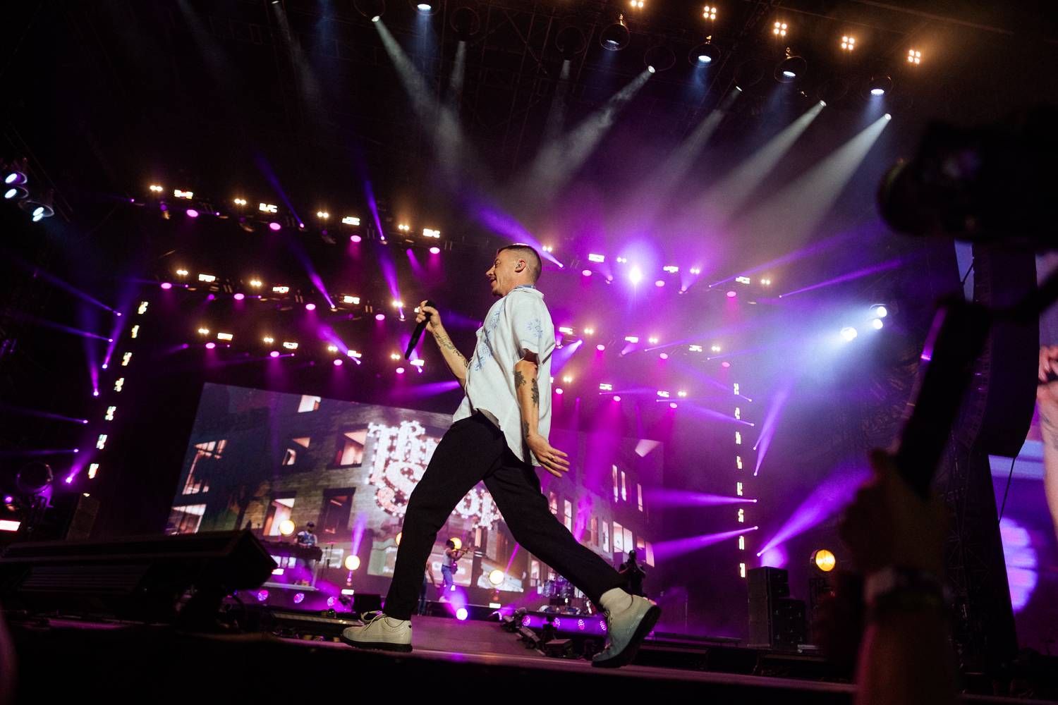 Macklemore obdivoval na Szigetu krásné ženy, zpěvačka Amyl and the Sniffers plivala na pódiu a Lorde zklamala