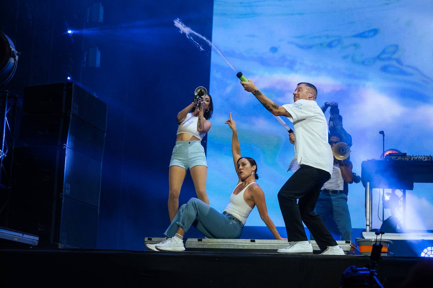 Macklemore obdivoval na Szigetu krásné ženy, zpěvačka Amyl and the Sniffers plivala na pódiu a Lorde zklamala