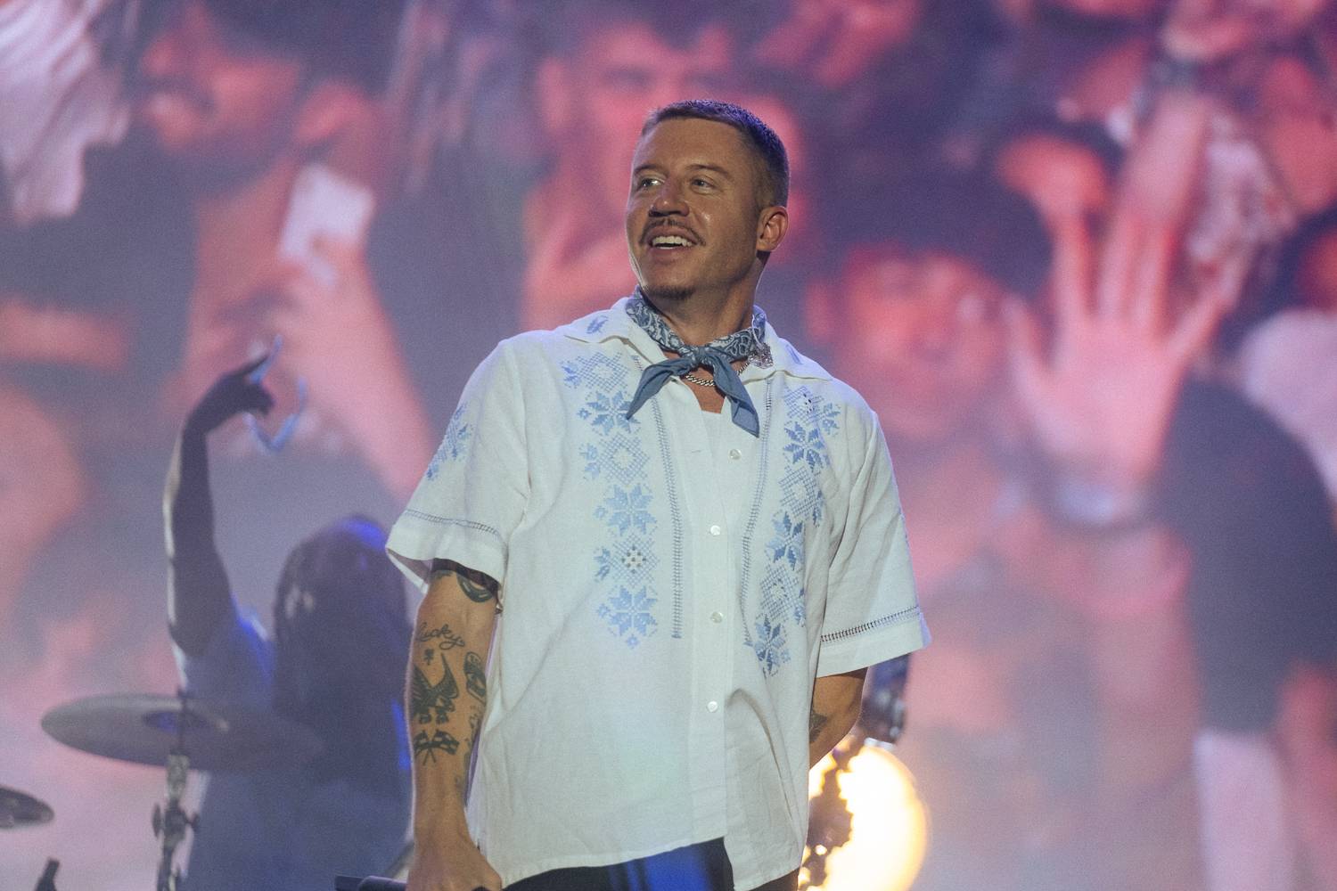 Macklemore obdivoval na Szigetu krásné ženy, zpěvačka Amyl and the Sniffers plivala na pódiu a Lorde zklamala