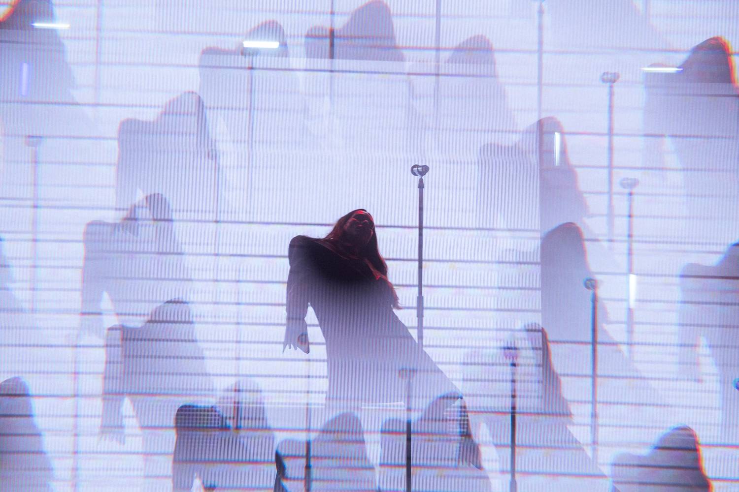 Macklemore obdivoval na Szigetu krásné ženy, zpěvačka Amyl and the Sniffers plivala na pódiu a Lorde zklamala