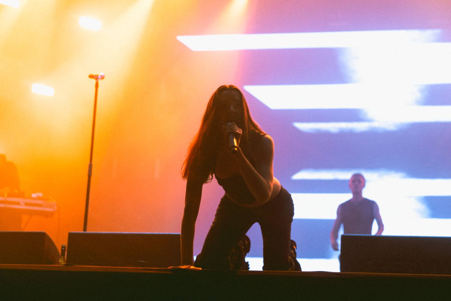 Macklemore obdivoval na Szigetu krásné ženy, zpěvačka Amyl and the Sniffers plivala na pódiu a Lorde zklamala