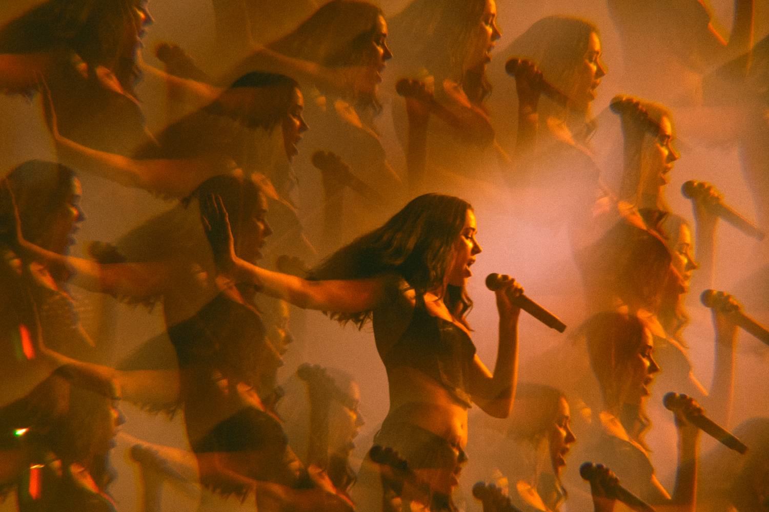 Macklemore obdivoval na Szigetu krásné ženy, zpěvačka Amyl and the Sniffers plivala na pódiu a Lorde zklamala