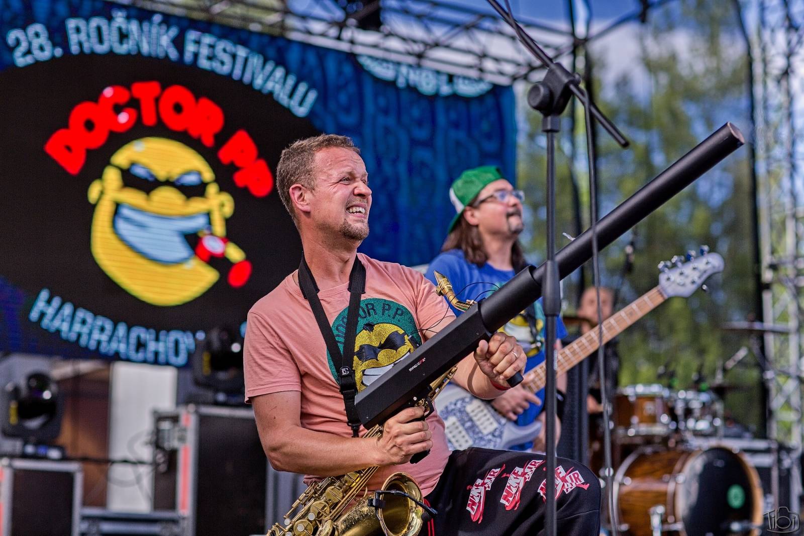 Pod skokanskými můstky v Harrachově se zpívalo. Keltská noc přivezla Tři sestry, Totální nasazení i E!E