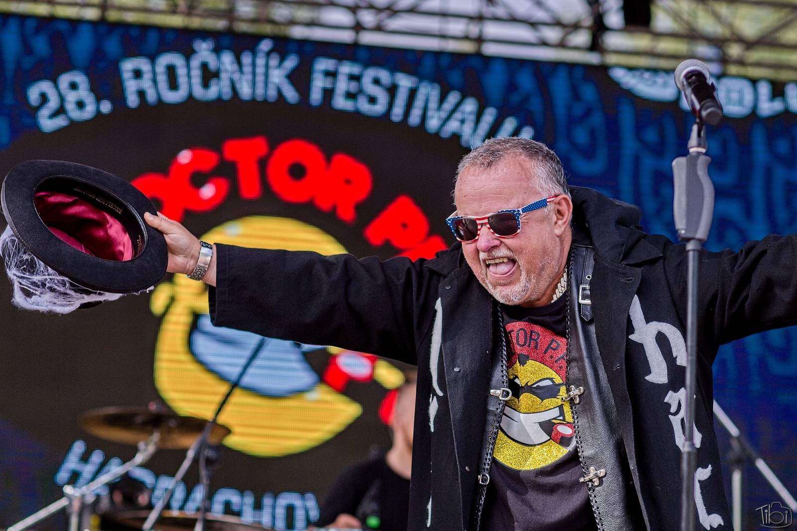 Pod skokanskými můstky v Harrachově se zpívalo. Keltská noc přivezla Tři sestry, Totální nasazení i E!E