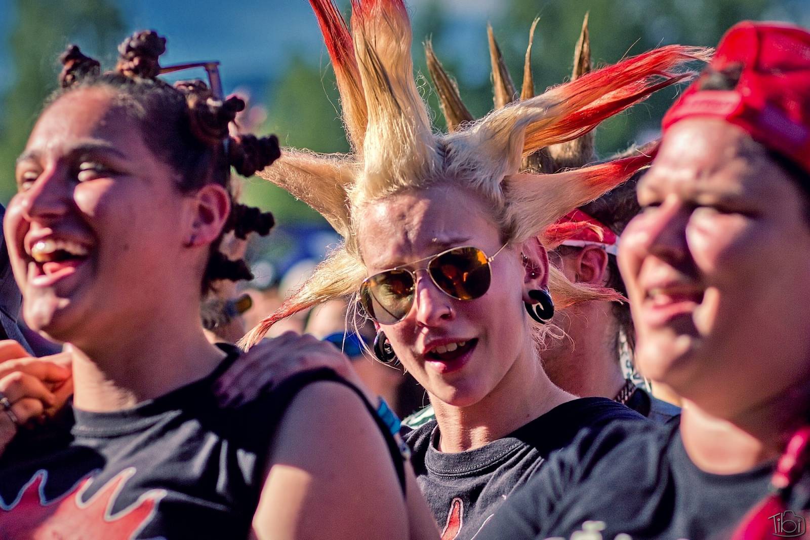 Pod skokanskými můstky v Harrachově se zpívalo. Keltská noc přivezla Tři sestry, Totální nasazení i E!E