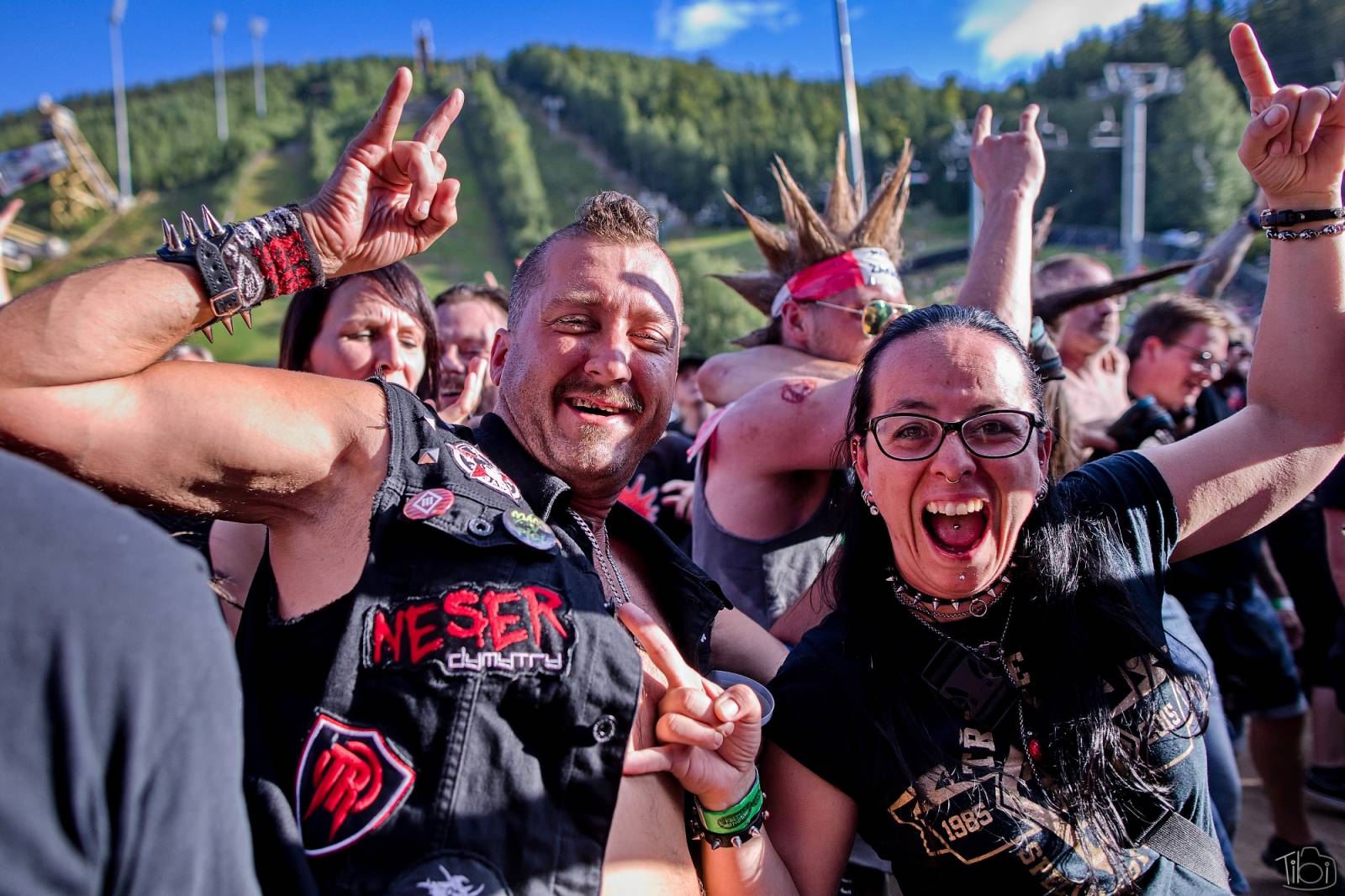 Pod skokanskými můstky v Harrachově se zpívalo. Keltská noc přivezla Tři sestry, Totální nasazení i E!E