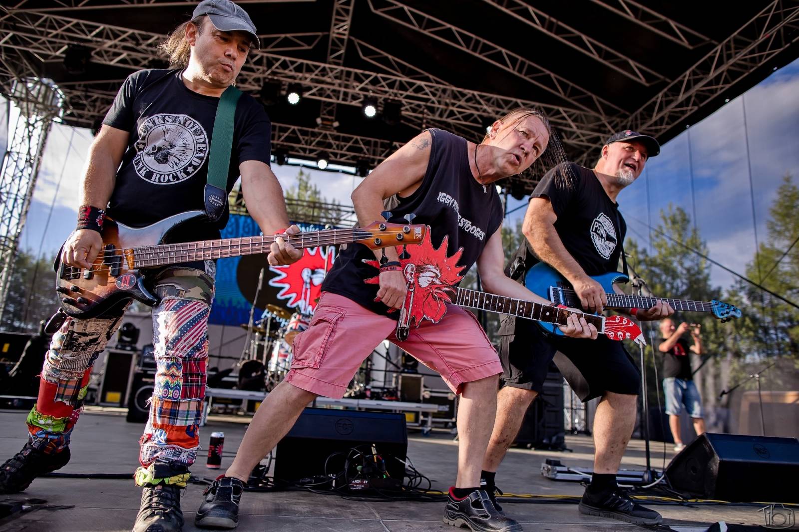 Pod skokanskými můstky v Harrachově se zpívalo. Keltská noc přivezla Tři sestry, Totální nasazení i E!E