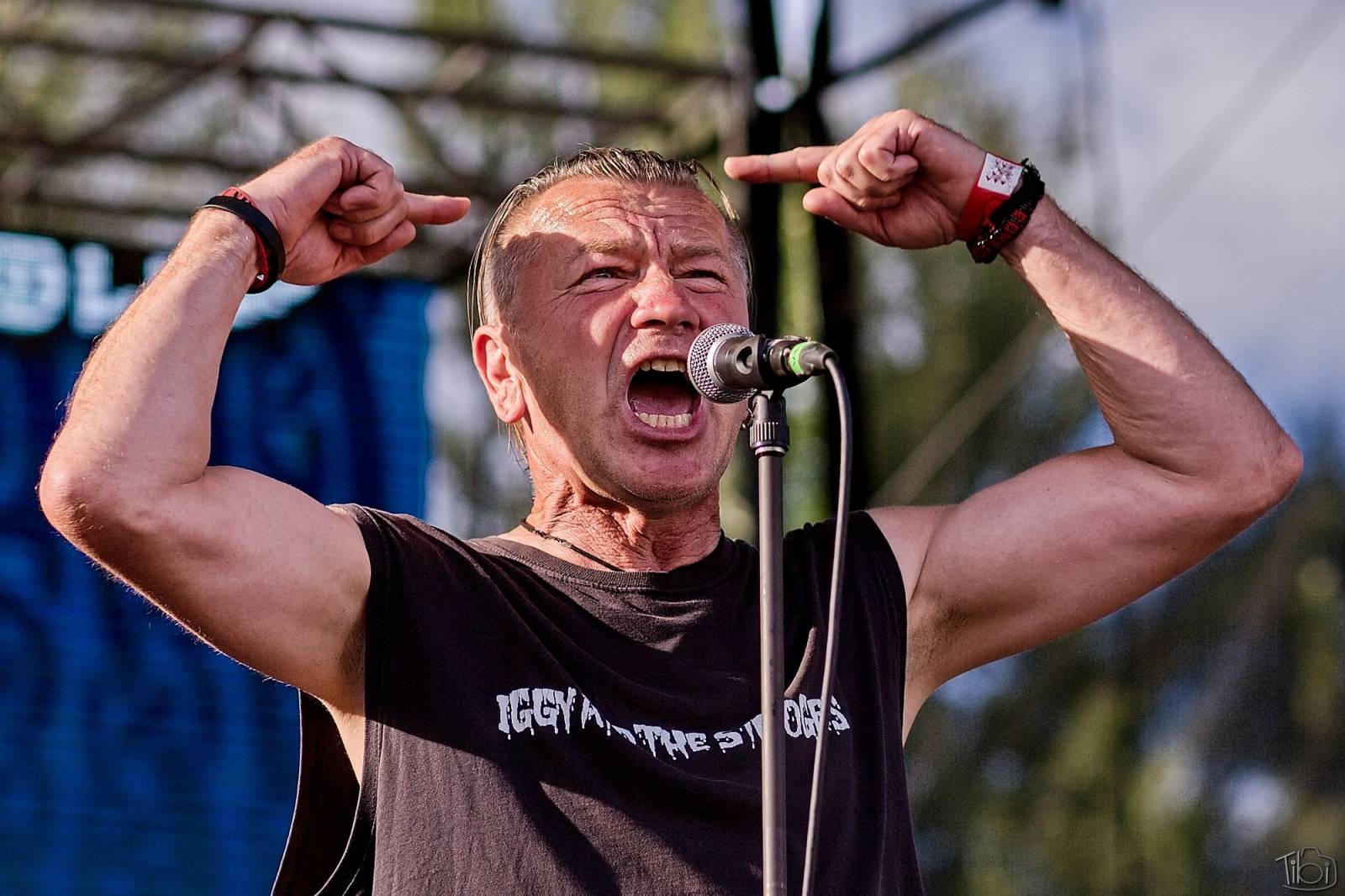 Pod skokanskými můstky v Harrachově se zpívalo. Keltská noc přivezla Tři sestry, Totální nasazení i E!E