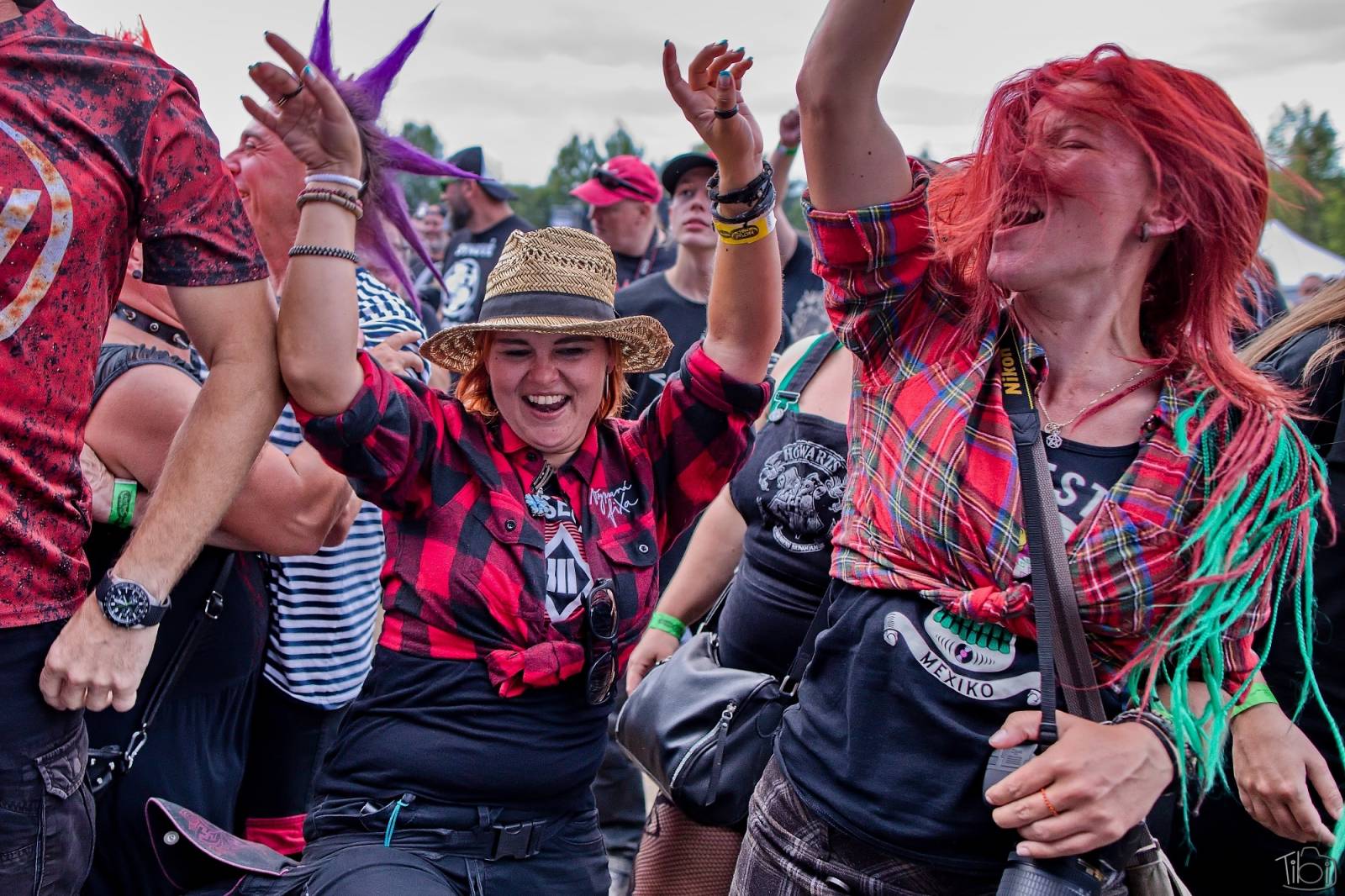 Pod skokanskými můstky v Harrachově se zpívalo. Keltská noc přivezla Tři sestry, Totální nasazení i E!E