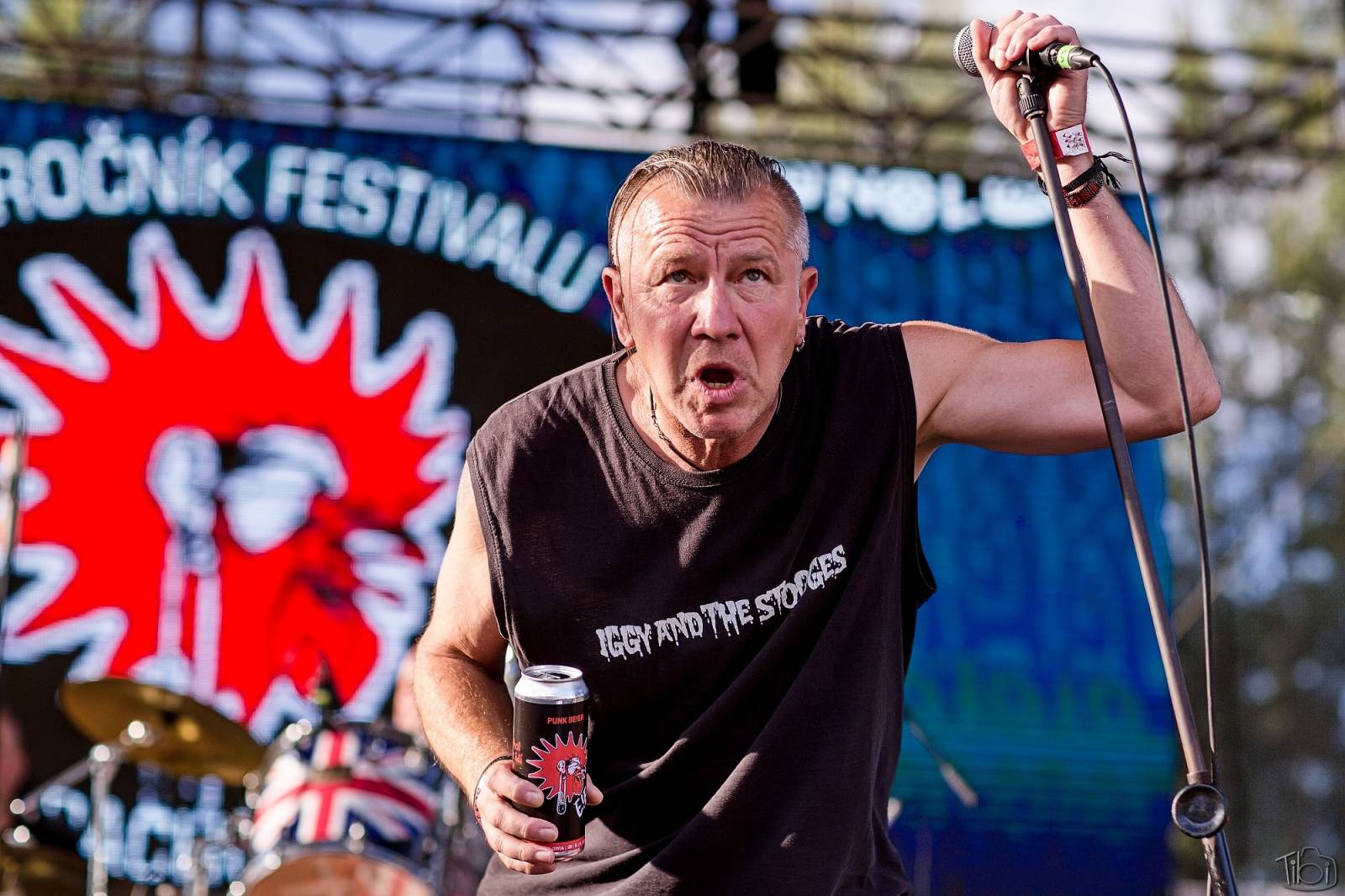 Pod skokanskými můstky v Harrachově se zpívalo. Keltská noc přivezla Tři sestry, Totální nasazení i E!E