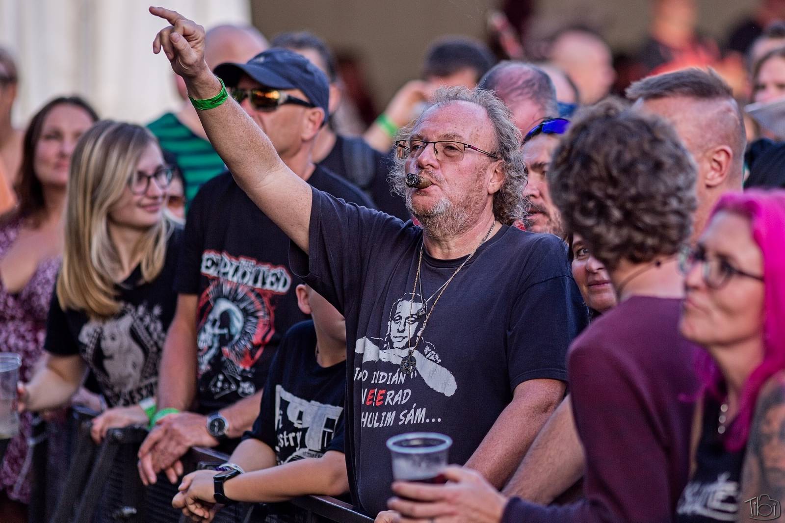 Pod skokanskými můstky v Harrachově se zpívalo. Keltská noc přivezla Tři sestry, Totální nasazení i E!E