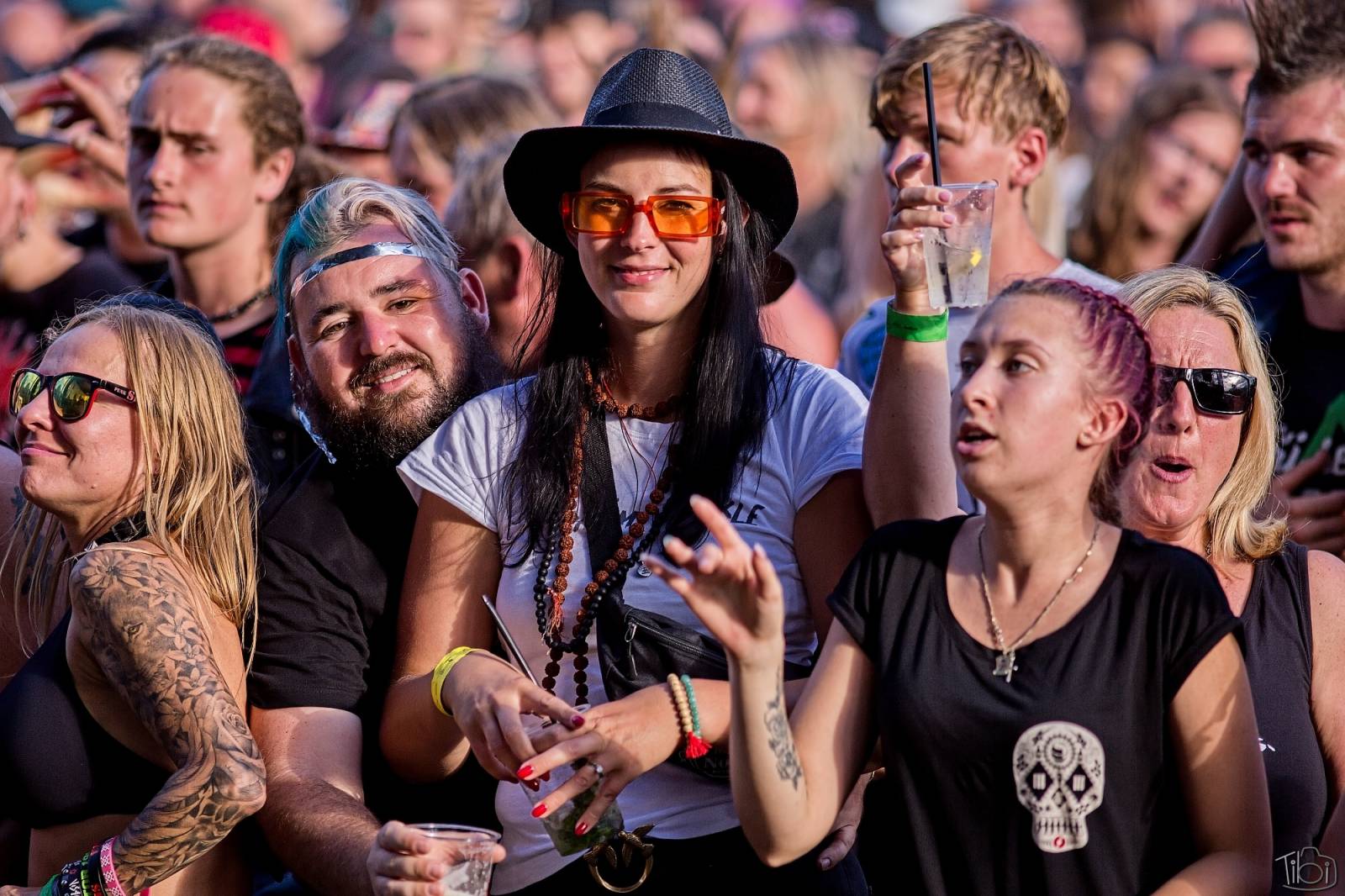 Pod skokanskými můstky v Harrachově se zpívalo. Keltská noc přivezla Tři sestry, Totální nasazení i E!E