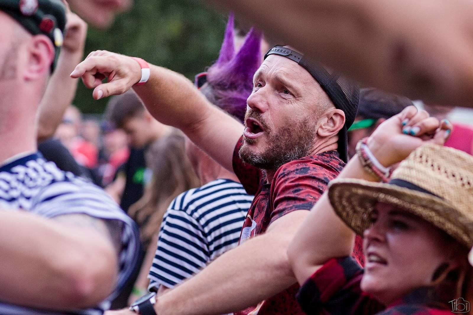 Pod skokanskými můstky v Harrachově se zpívalo. Keltská noc přivezla Tři sestry, Totální nasazení i E!E