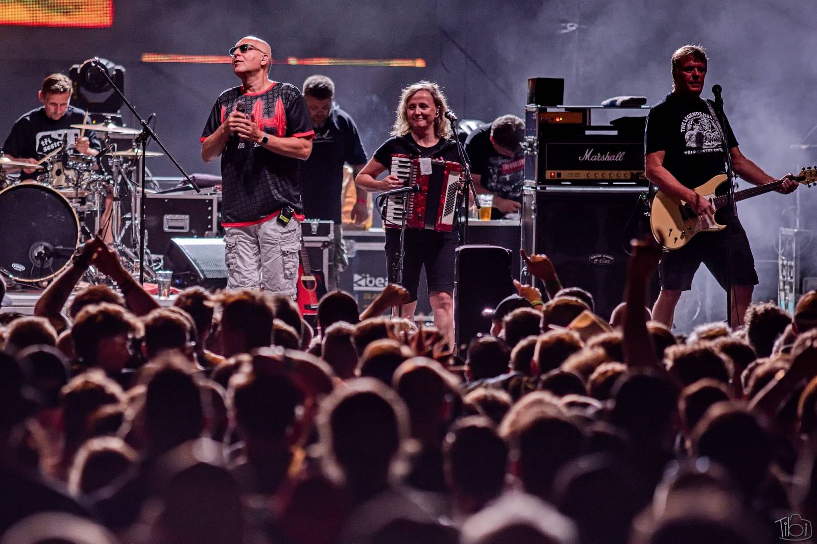 Pod skokanskými můstky v Harrachově se zpívalo. Keltská noc přivezla Tři sestry, Totální nasazení i E!E