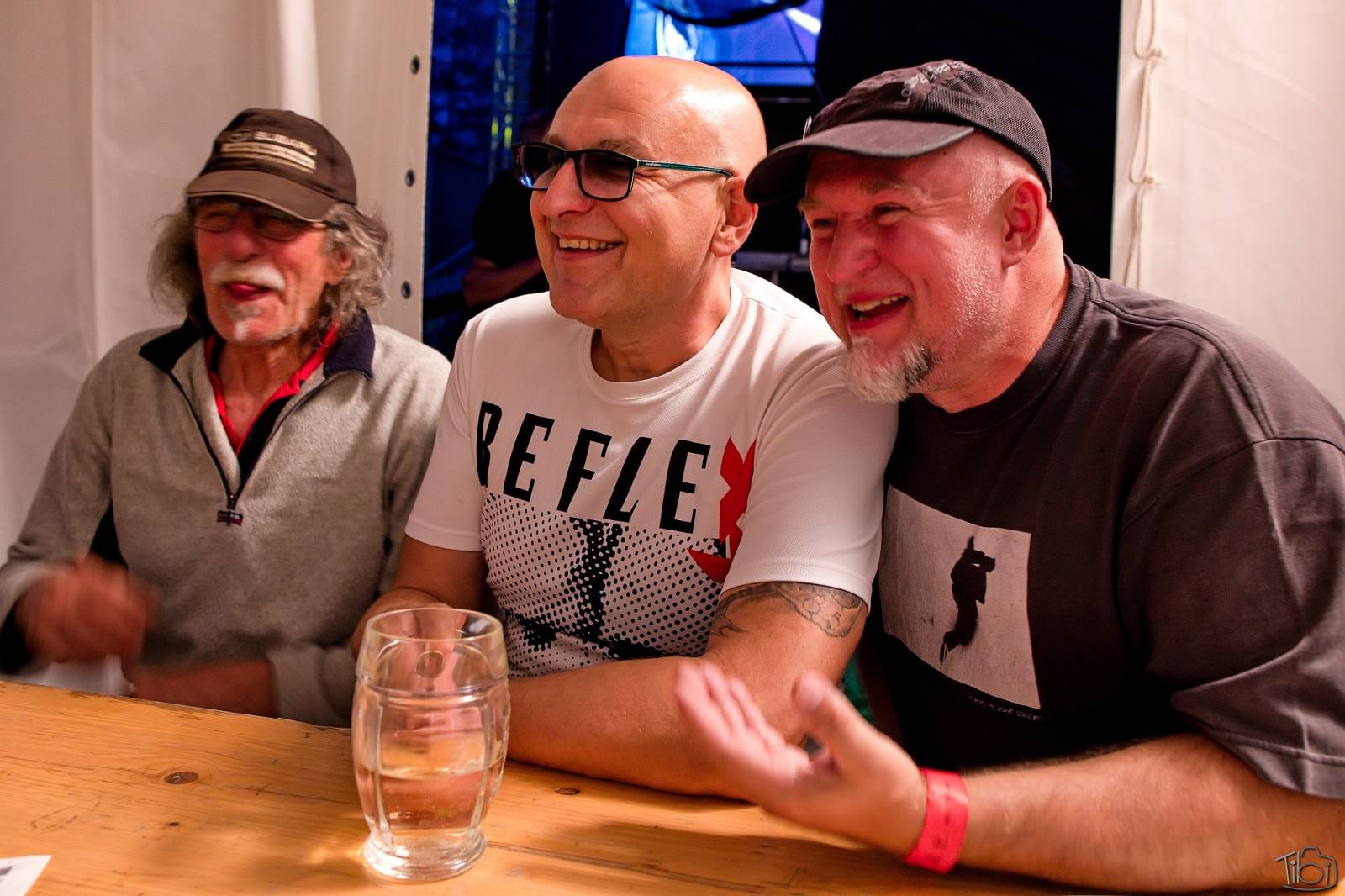 Pod skokanskými můstky v Harrachově se zpívalo. Keltská noc přivezla Tři sestry, Totální nasazení i E!E