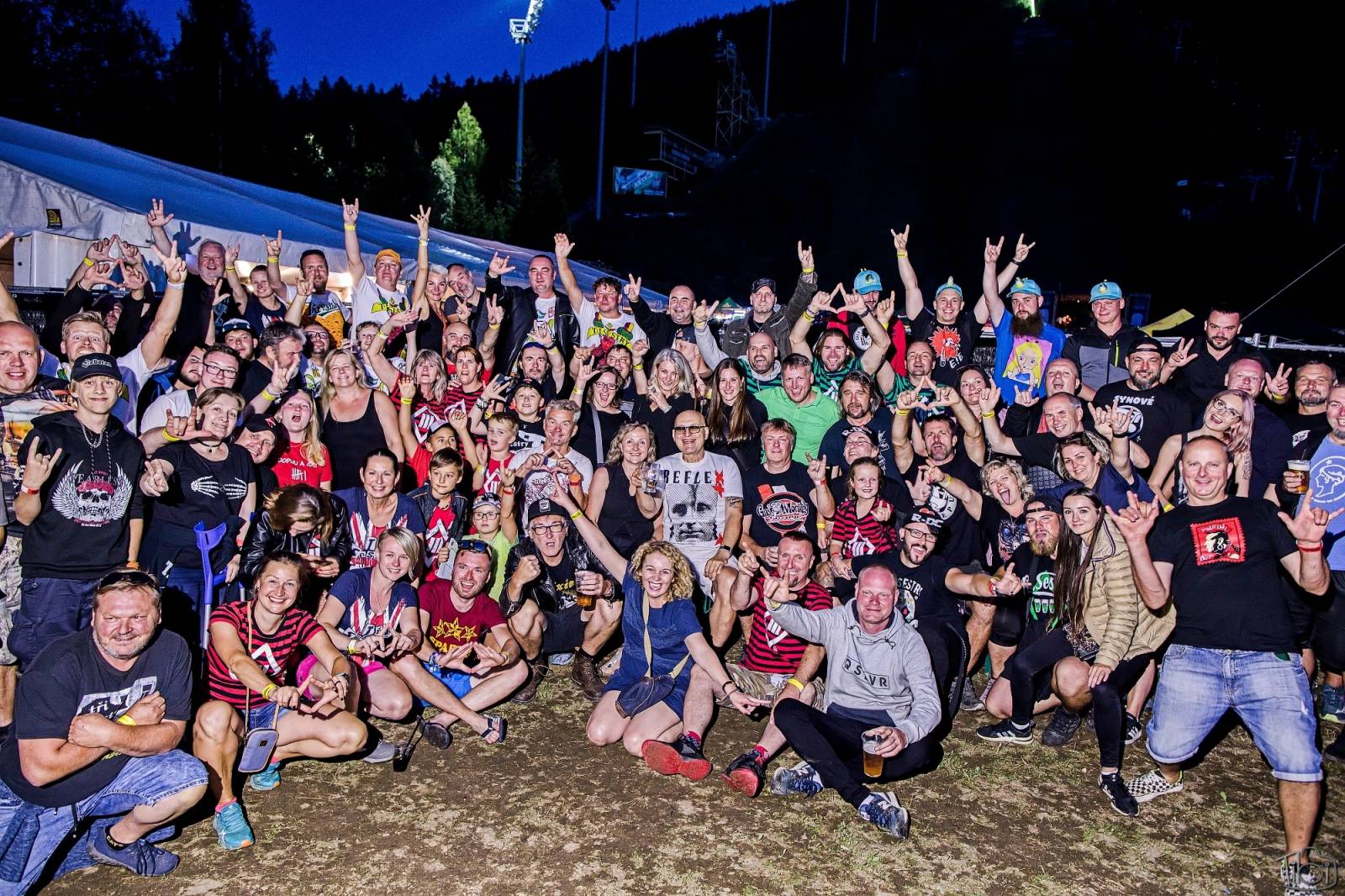 Pod skokanskými můstky v Harrachově se zpívalo. Keltská noc přivezla Tři sestry, Totální nasazení i E!E