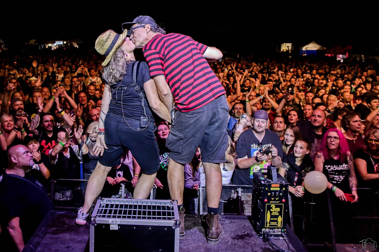 Pod skokanskými můstky v Harrachově se zpívalo. Keltská noc přivezla Tři sestry, Totální nasazení i E!E