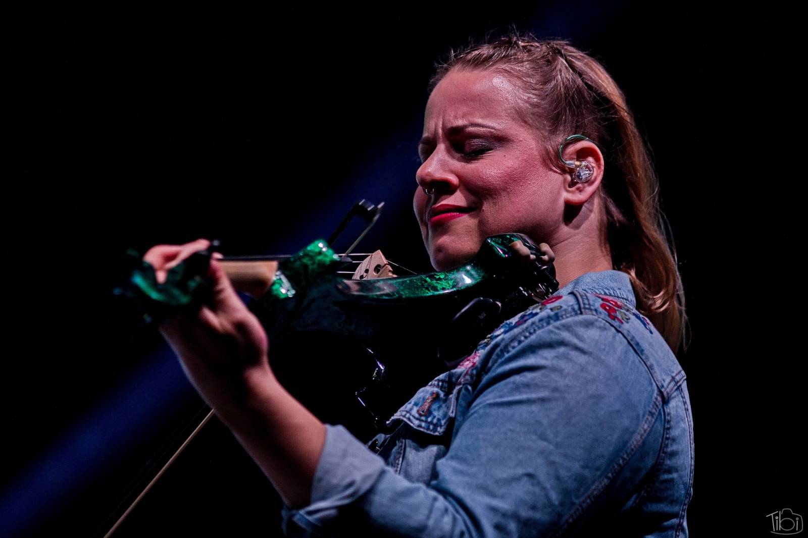 Pod skokanskými můstky v Harrachově se zpívalo. Keltská noc přivezla Tři sestry, Totální nasazení i E!E