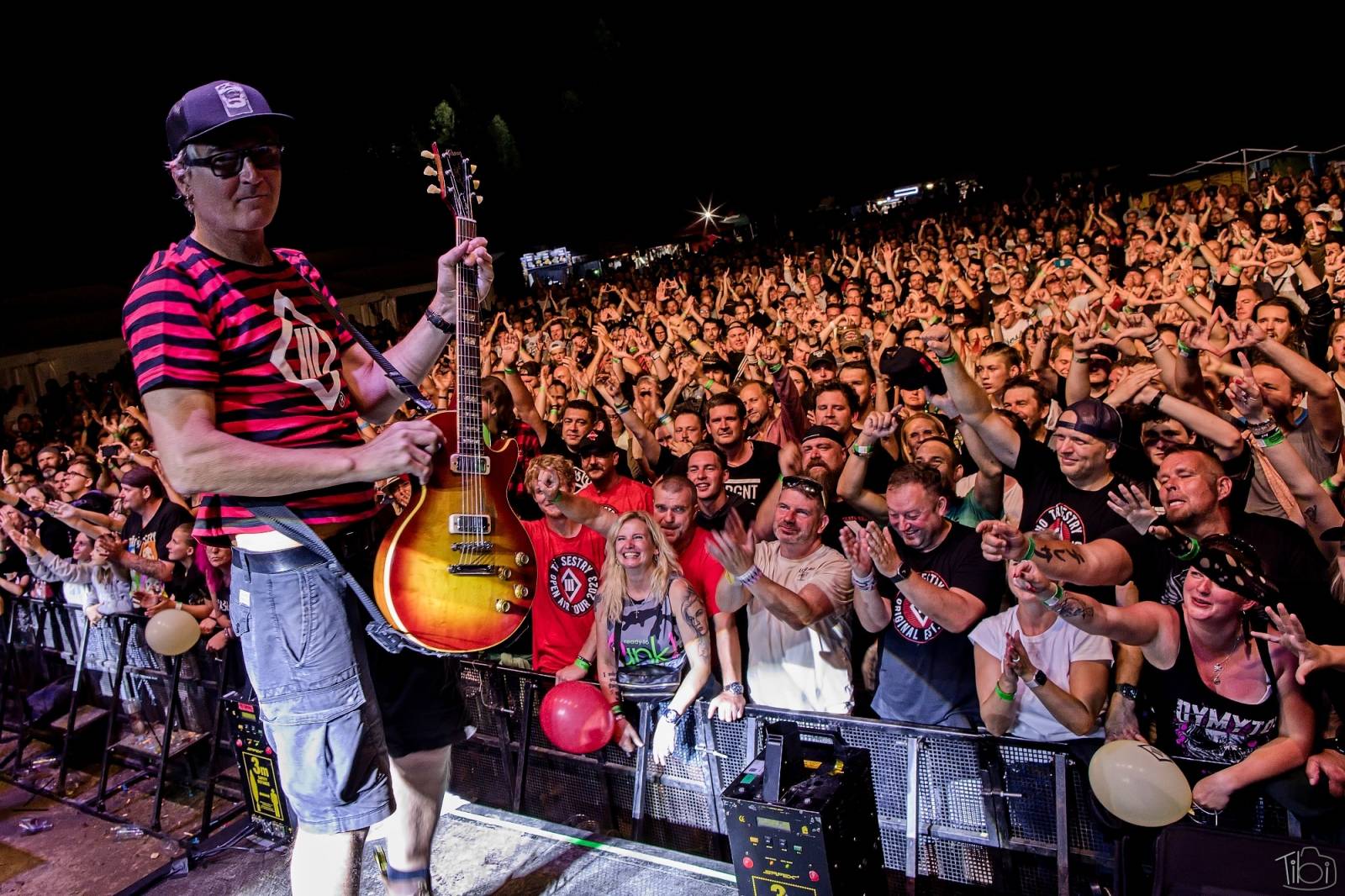 Pod skokanskými můstky v Harrachově se zpívalo. Keltská noc přivezla Tři sestry, Totální nasazení i E!E