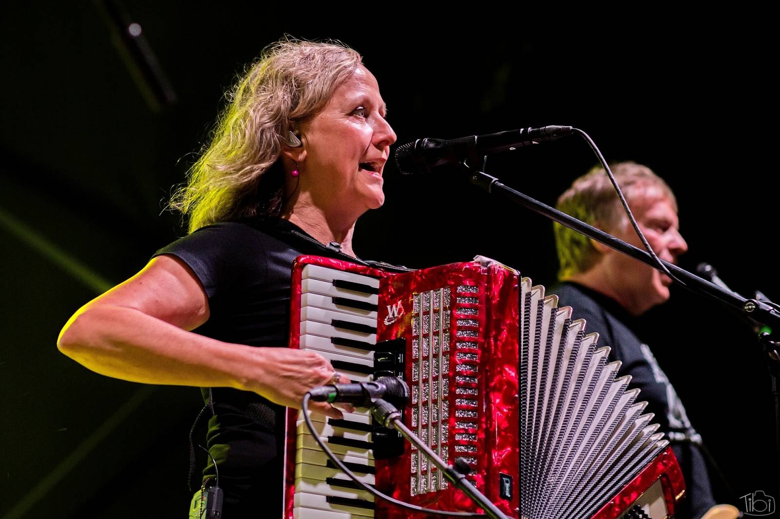 Pod skokanskými můstky v Harrachově se zpívalo. Keltská noc přivezla Tři sestry, Totální nasazení i E!E