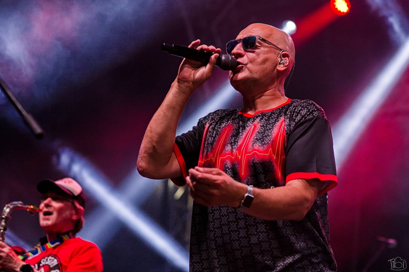 Pod skokanskými můstky v Harrachově se zpívalo. Keltská noc přivezla Tři sestry, Totální nasazení i E!E