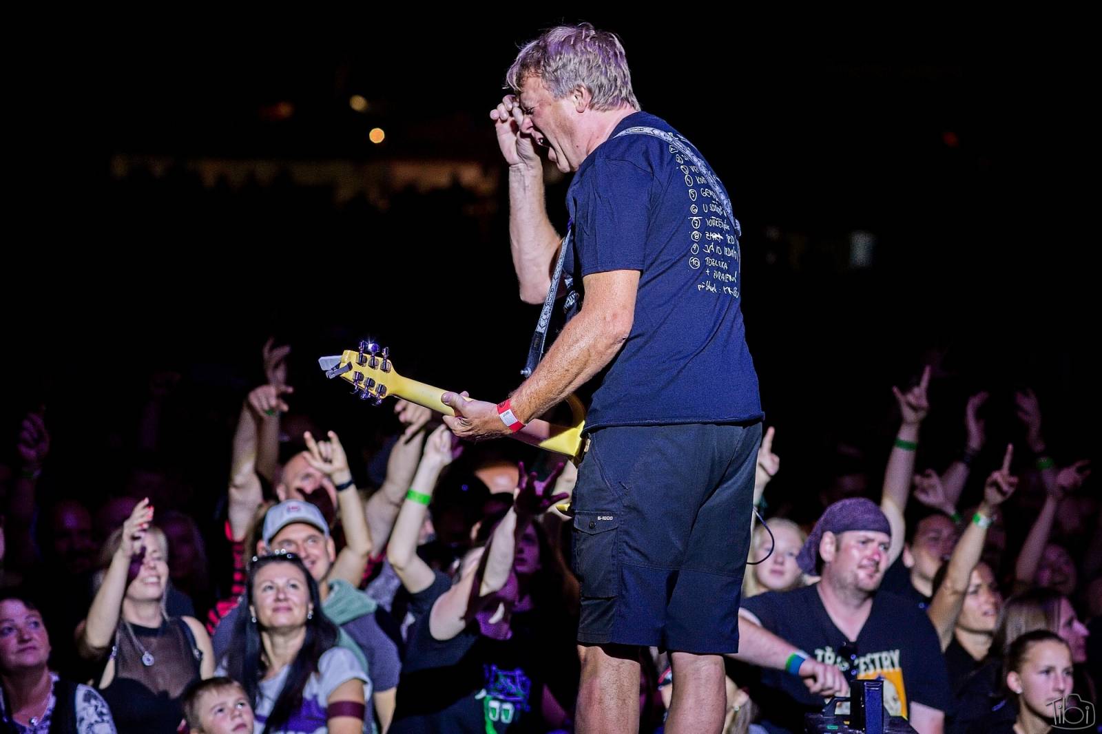 Pod skokanskými můstky v Harrachově se zpívalo. Keltská noc přivezla Tři sestry, Totální nasazení i E!E