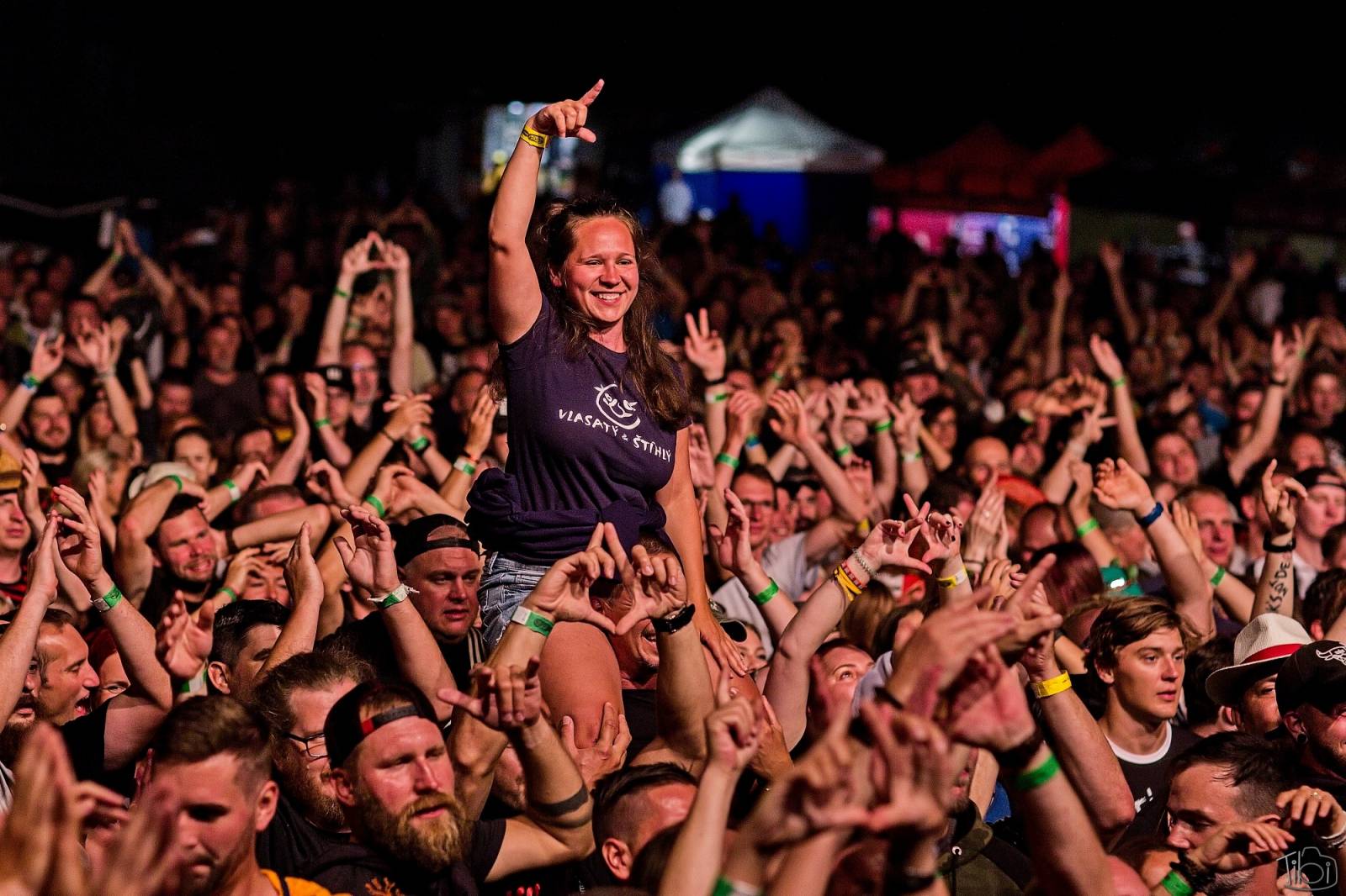 Pod skokanskými můstky v Harrachově se zpívalo. Keltská noc přivezla Tři sestry, Totální nasazení i E!E