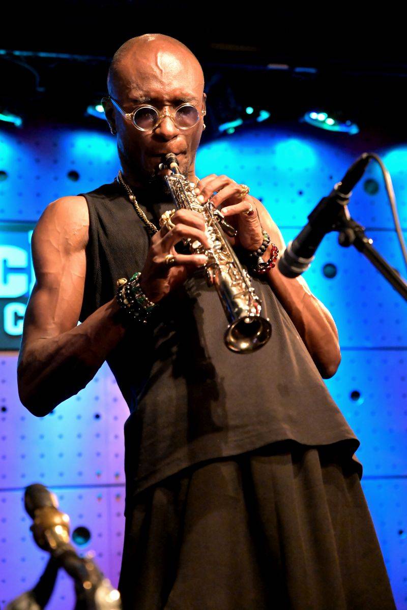 Saxofonista Isaiah Collier zavítal do pražského Jazz Docku