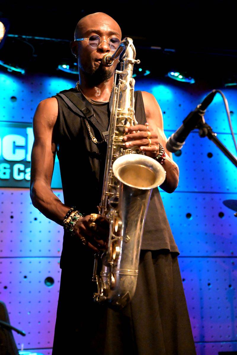 Saxofonista Isaiah Collier zavítal do pražského Jazz Docku