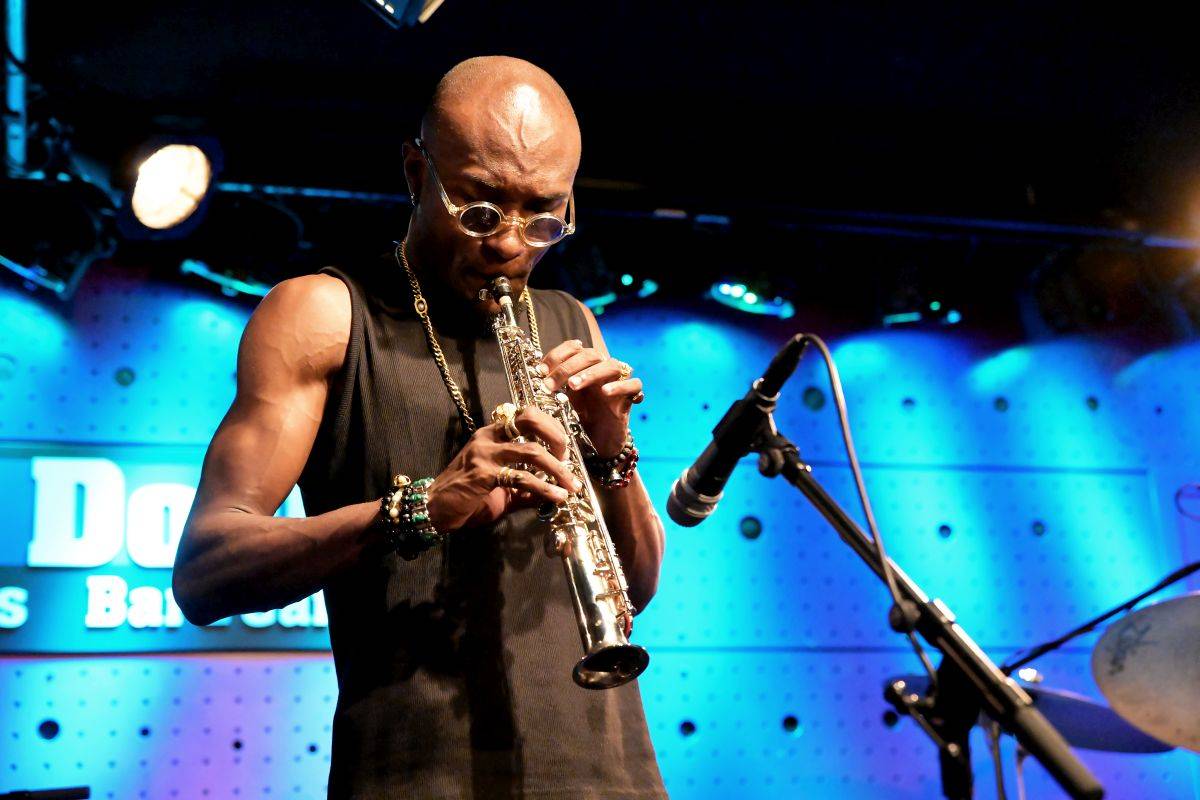 Saxofonista Isaiah Collier zavítal do pražského Jazz Docku