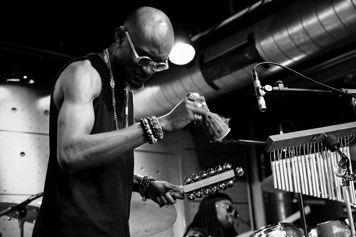 Saxofonista Isaiah Collier zavítal do pražského Jazz Docku