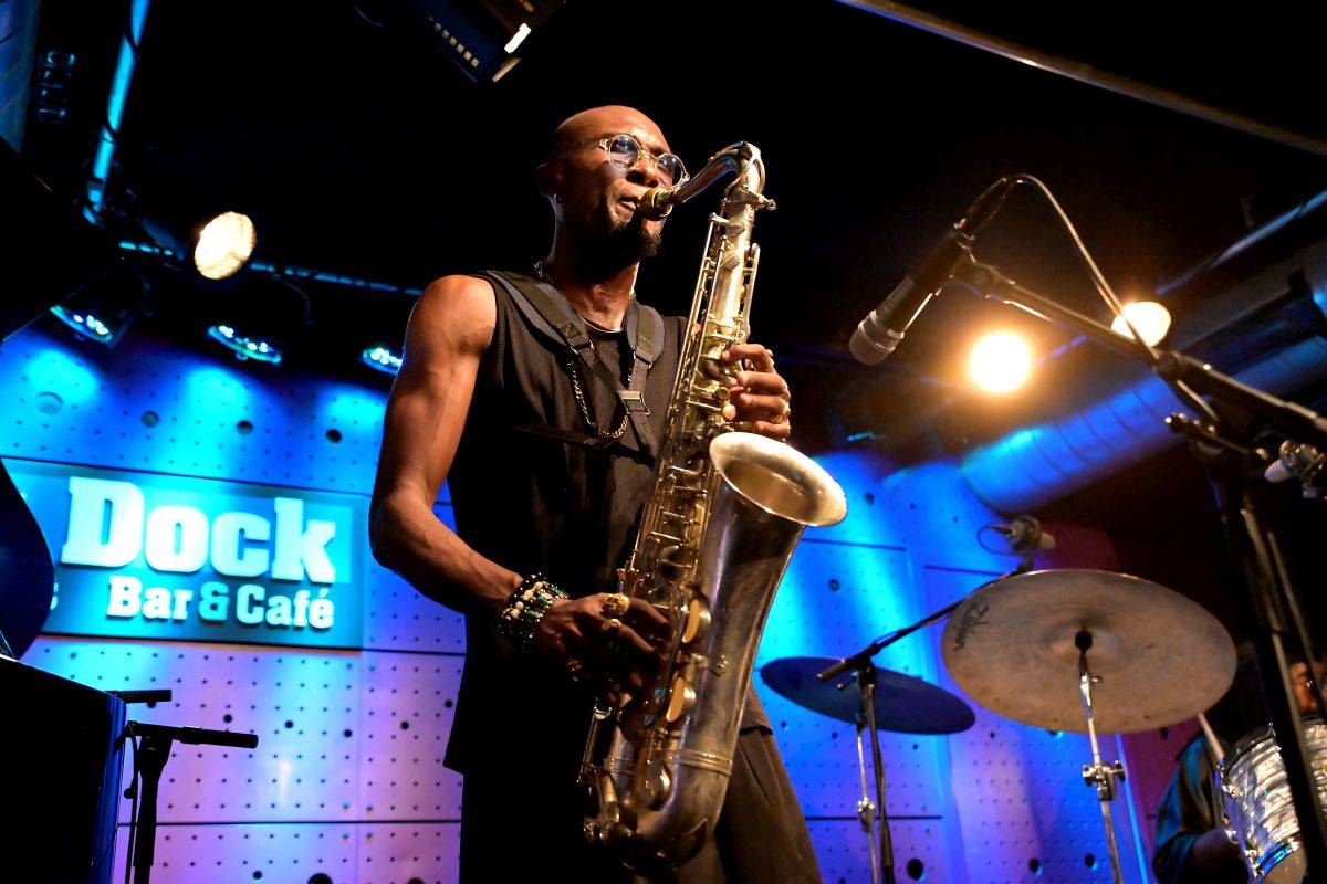 Saxofonista Isaiah Collier zavítal do pražského Jazz Docku