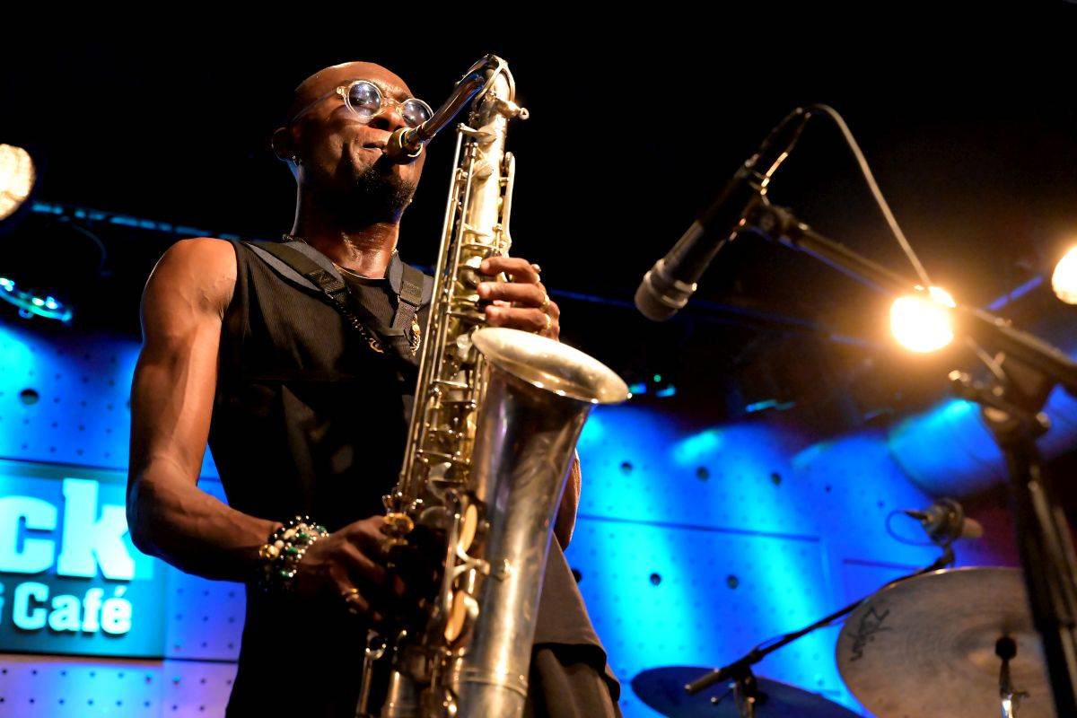 Saxofonista Isaiah Collier zavítal do pražského Jazz Docku