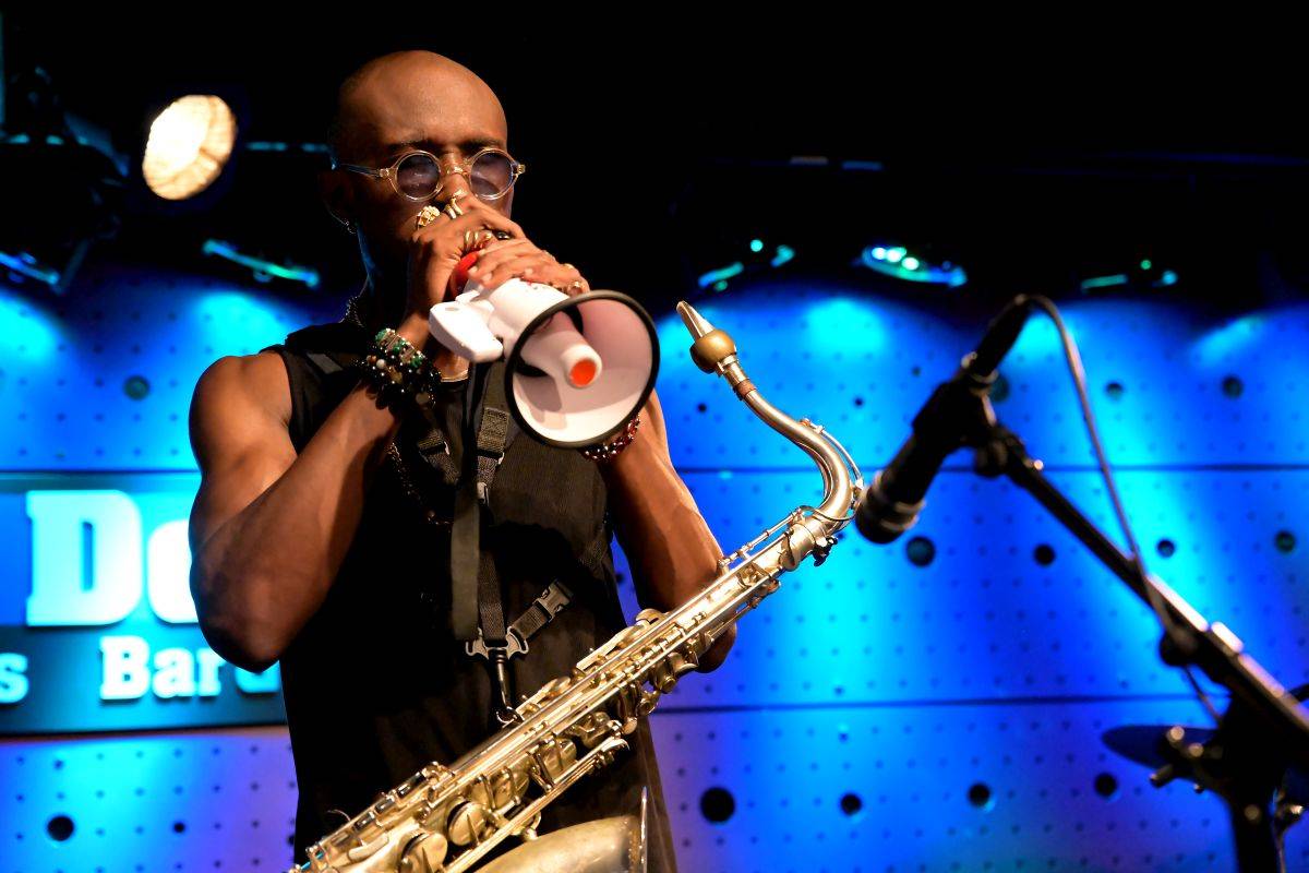 Saxofonista Isaiah Collier zavítal do pražského Jazz Docku
