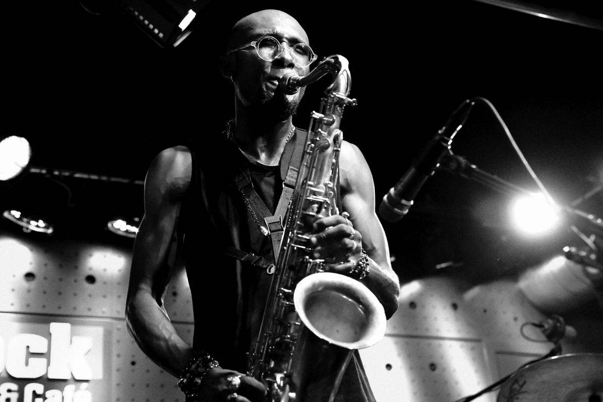 Saxofonista Isaiah Collier zavítal do pražského Jazz Docku