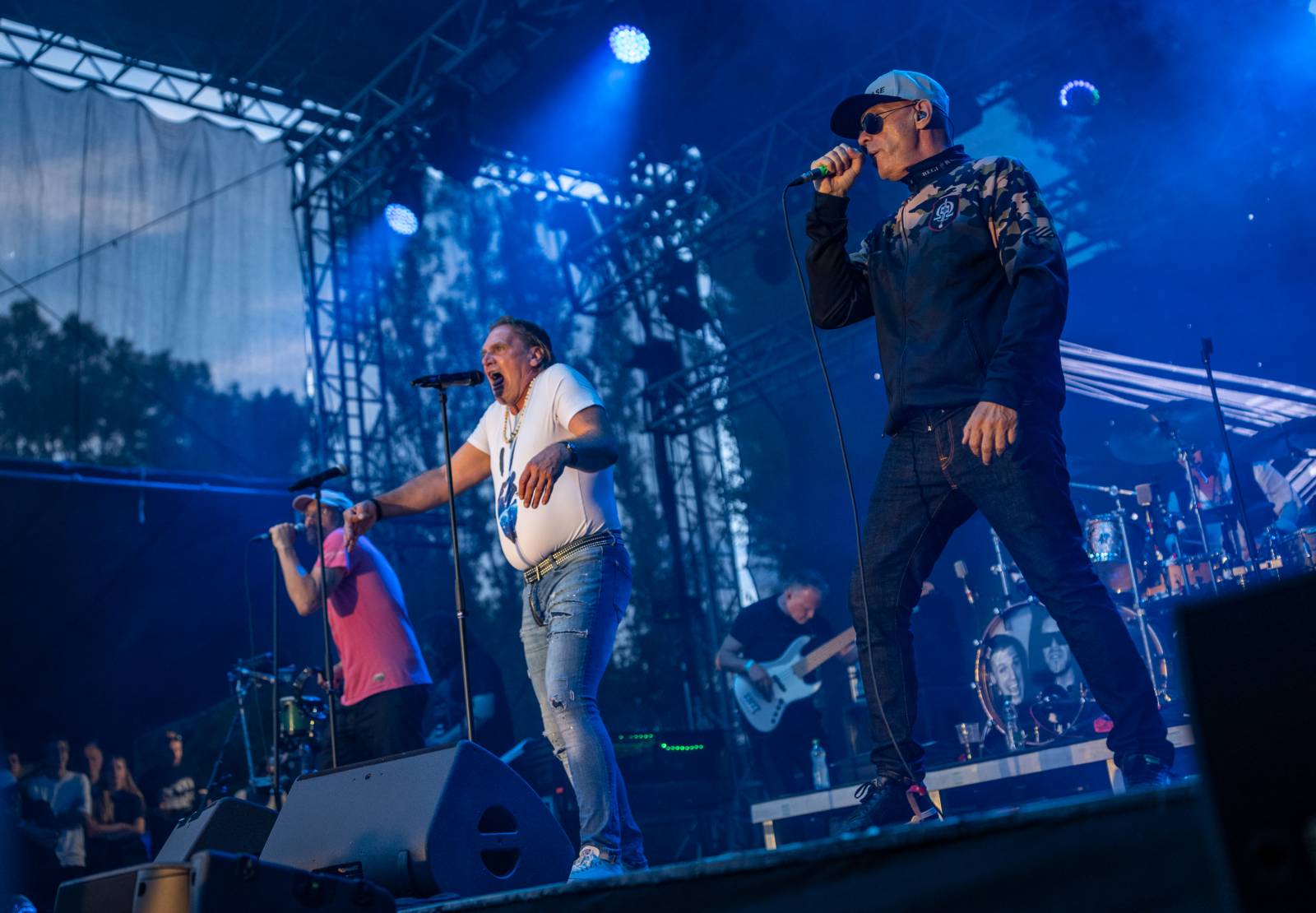 J.A.R.ům křtily v Ledárnách desku jejich děti