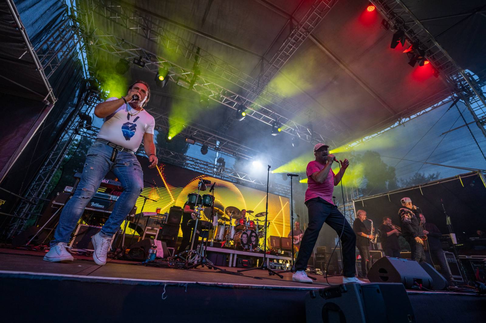 J.A.R.ům křtily v Ledárnách desku jejich děti