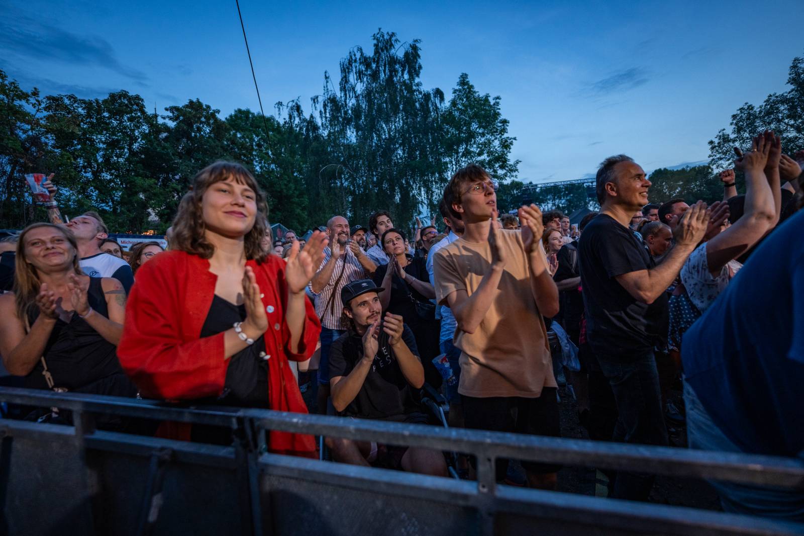 J.A.R.ům křtily v Ledárnách desku jejich děti