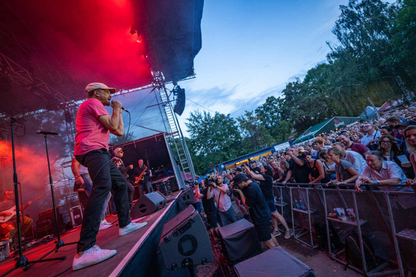 J.A.R.ům křtily v Ledárnách desku jejich děti