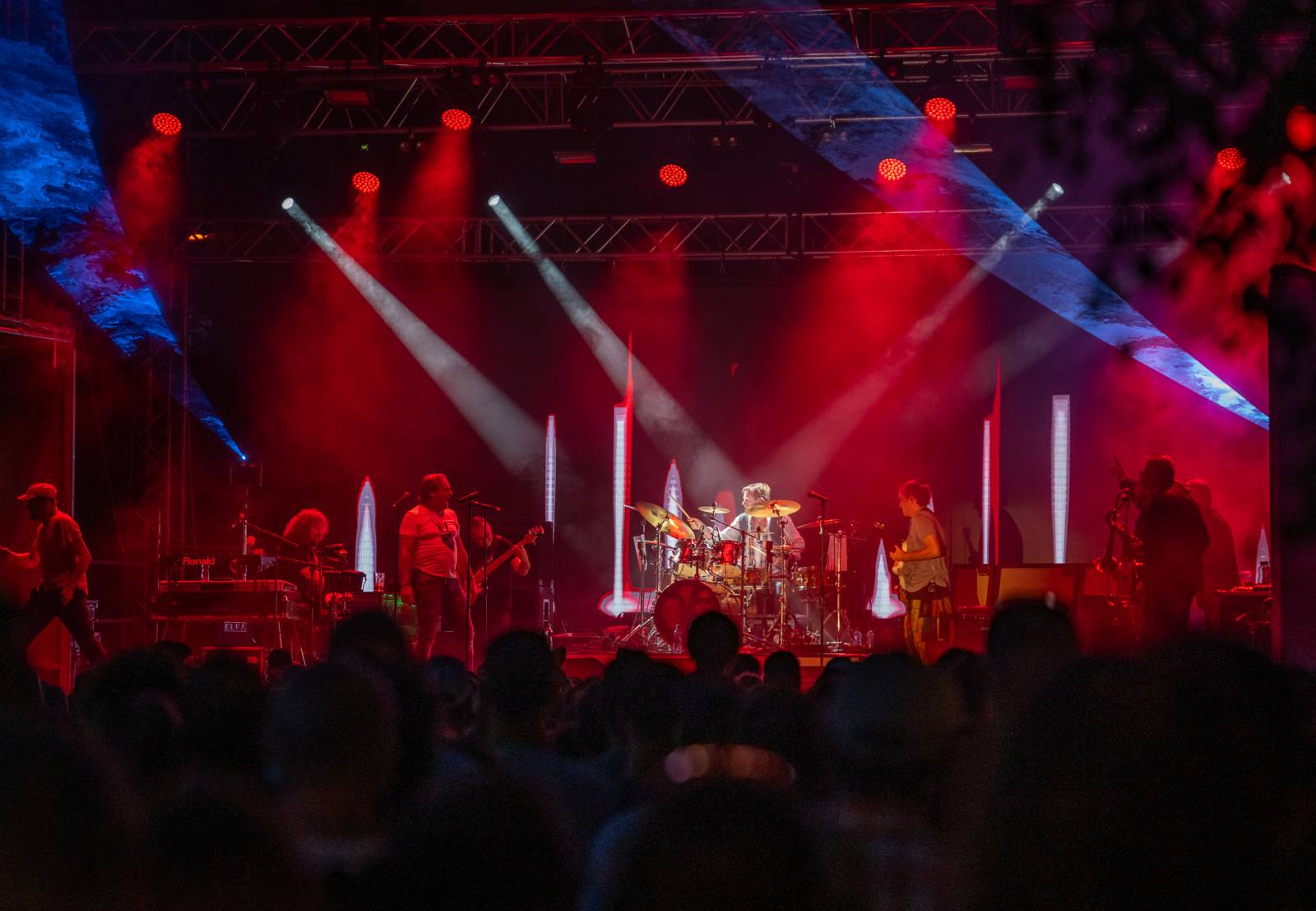 J.A.R.ům křtily v Ledárnách desku jejich děti