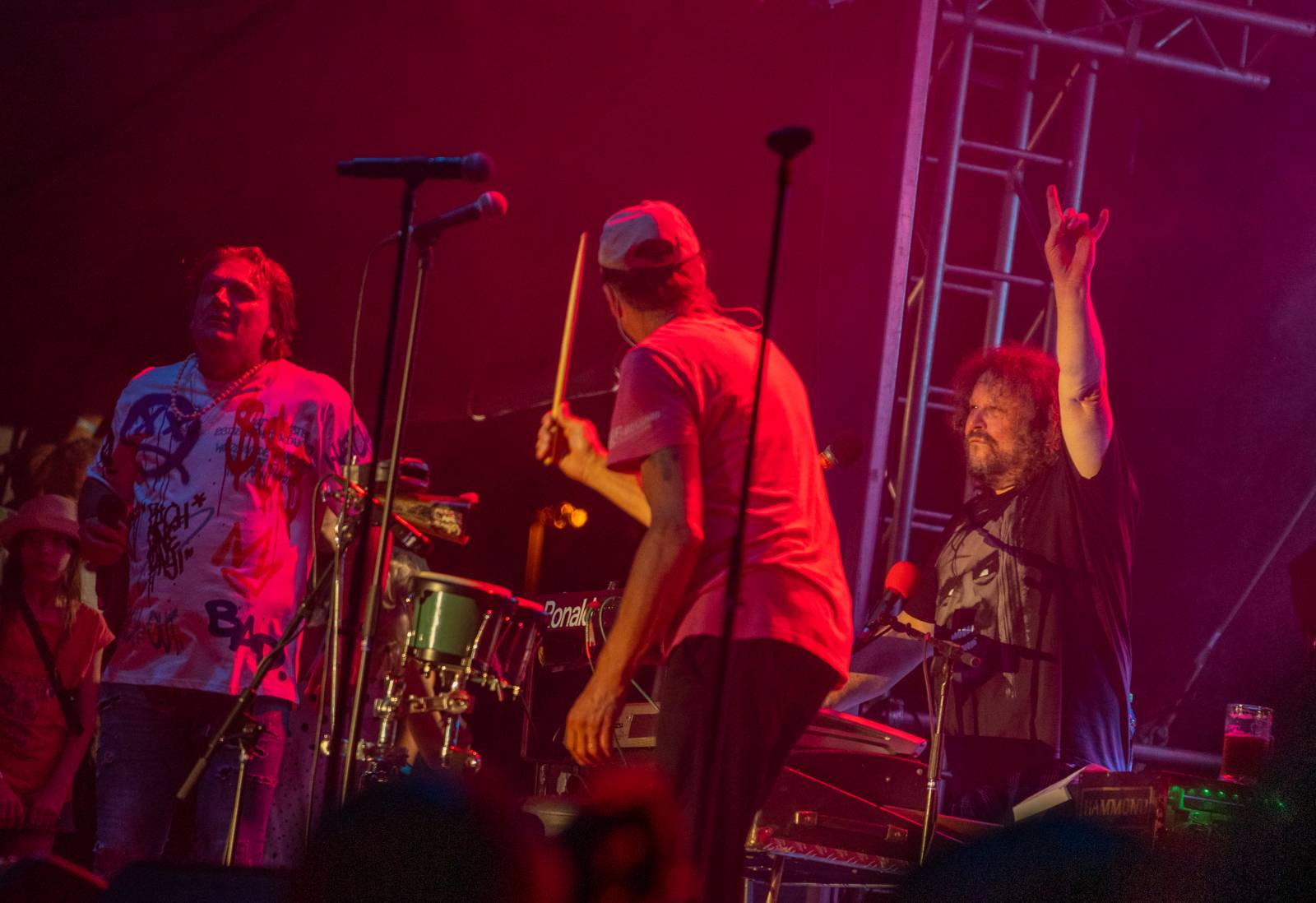 J.A.R.ům křtily v Ledárnách desku jejich děti