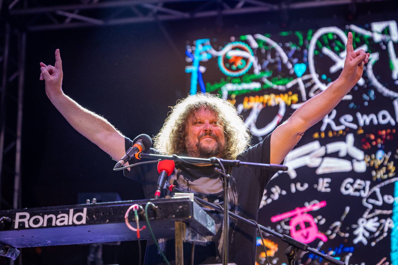 J.A.R.ům křtily v Ledárnách desku jejich děti